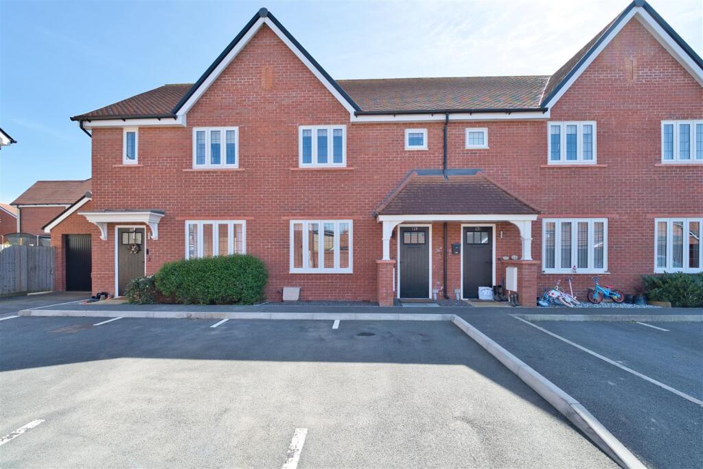 Main image of property: Beautifully Presented Two Bedroom Home on Yatton's Chestnut Park