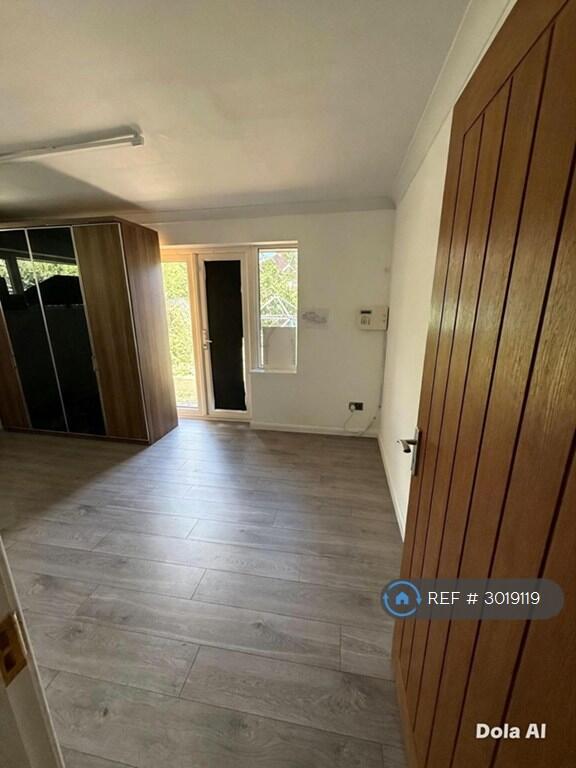 House in Hemel Hempstead - More