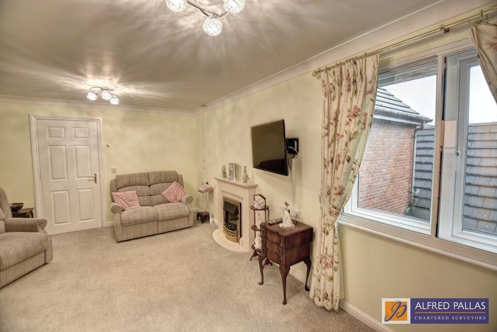 Apartment in South Tyneside, North East - View 3