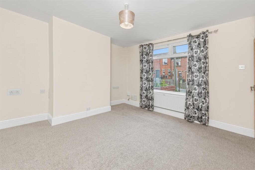 Springfield Road, Elland photo 4