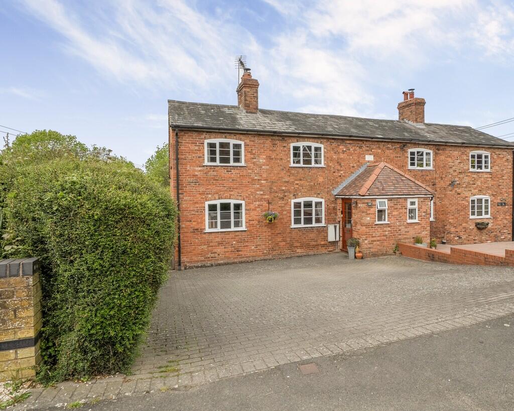 Main image of property: 62 The Common, Abberley