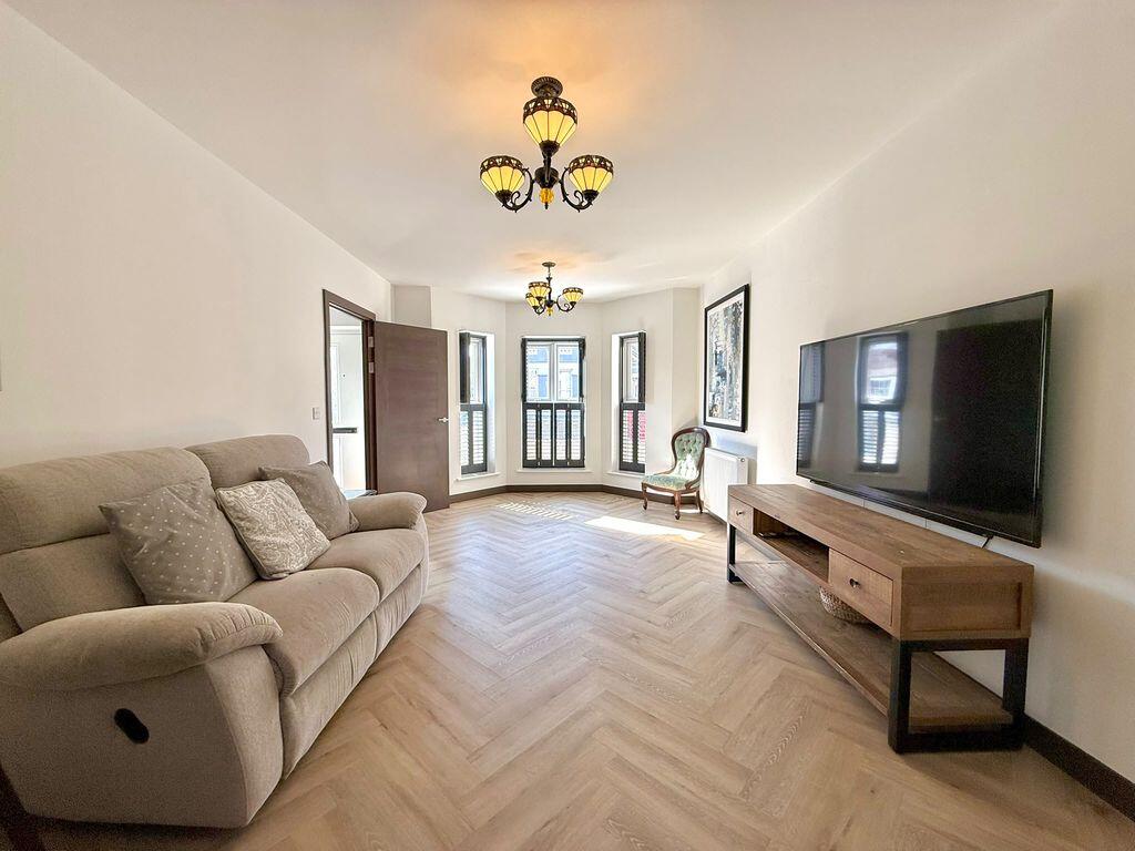 House in Luton - View 3