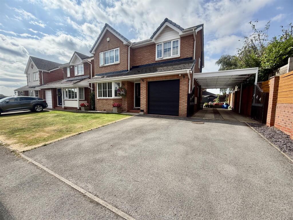 Main image of property: Hollins Beck Close, Kippax, Leeds