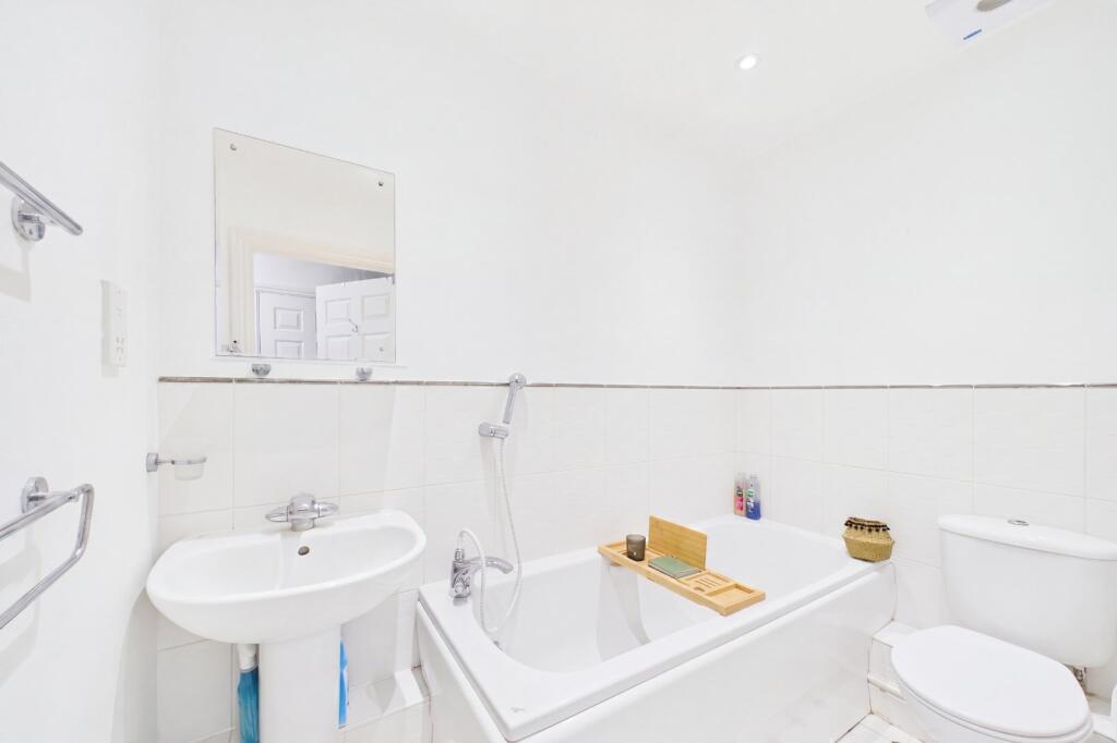 Apartment in Winkfield, Bracknell Forest - View 5