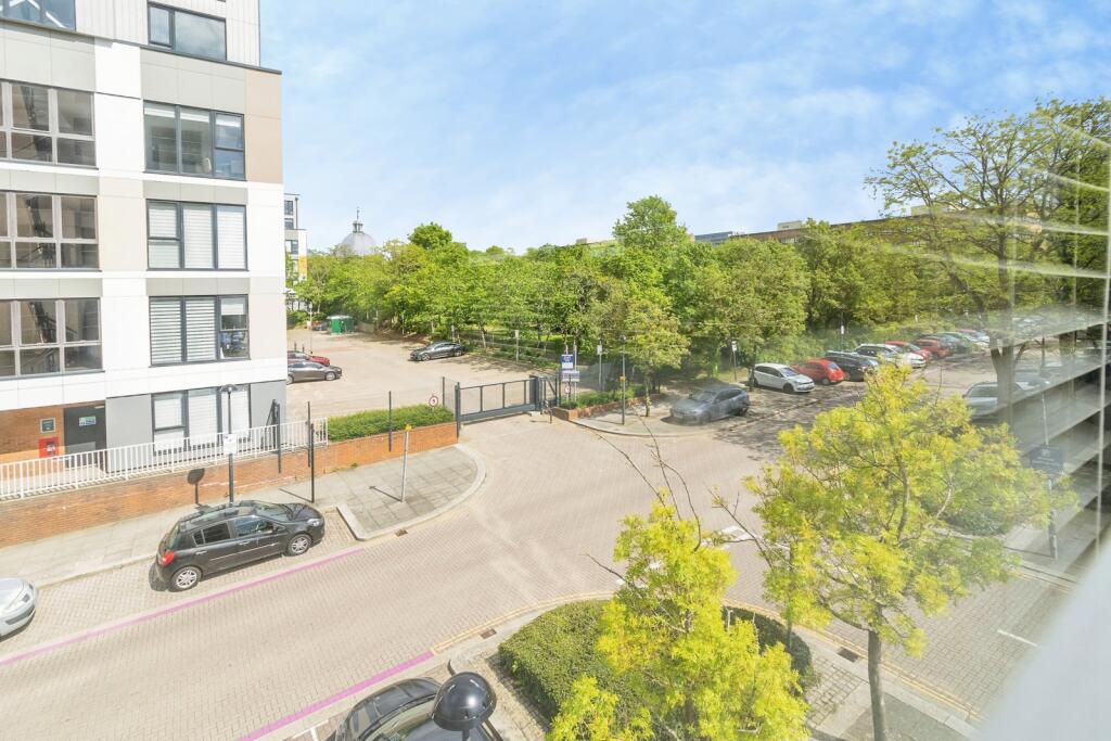 Main image of property: Silbury Boulevard, Milton Keynes, Buckinghamshire, MK9