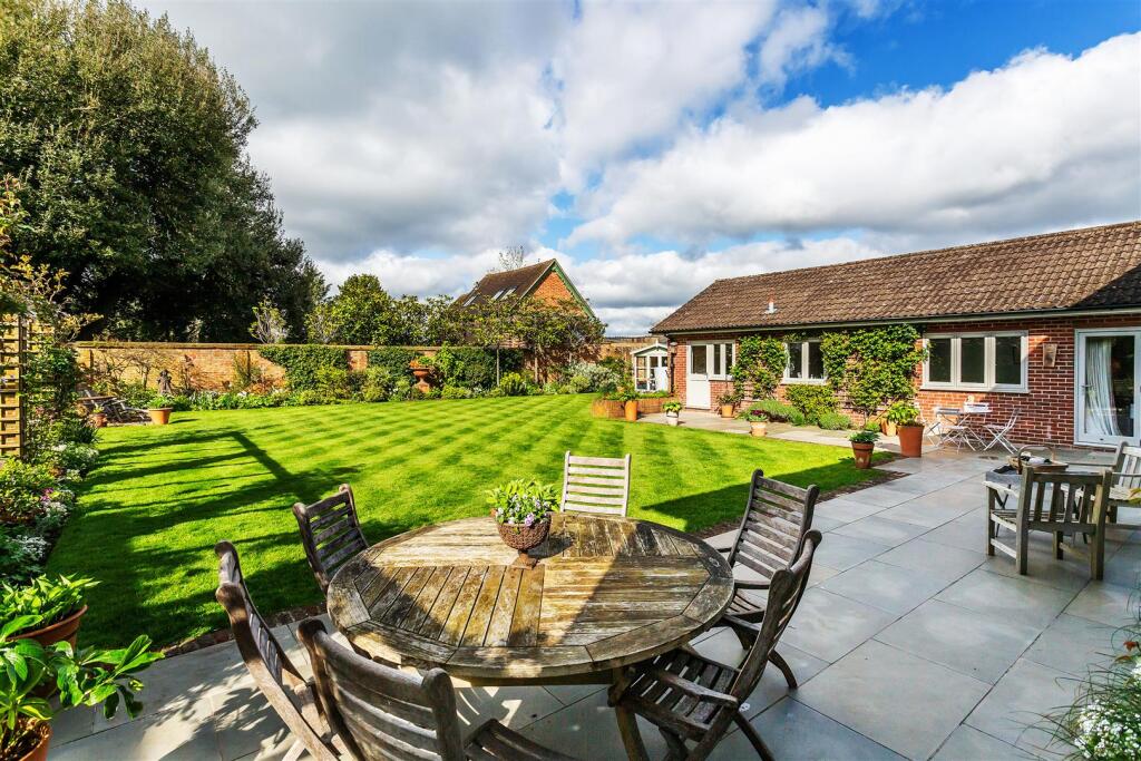 Rose Hill, Dorking, RH4 photo 3