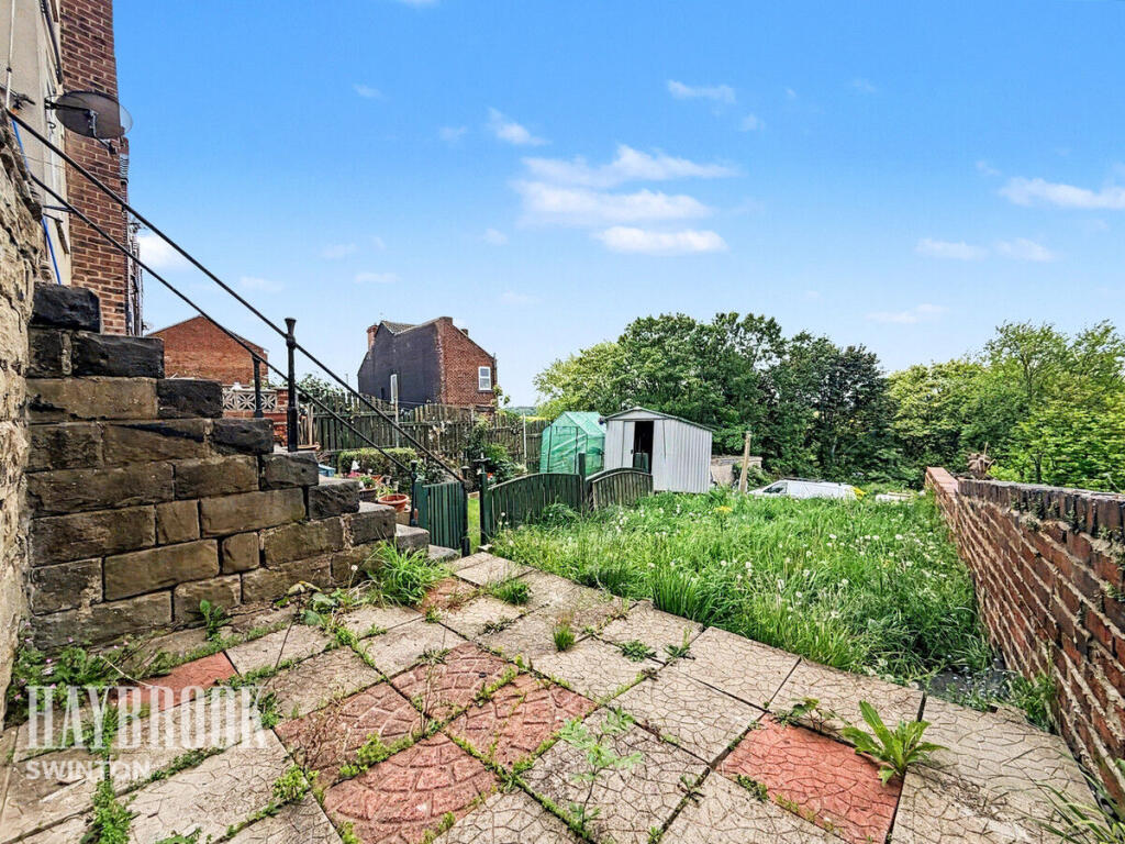 House in Doncaster, Dolcliffe Common, Mexborough - View 5
