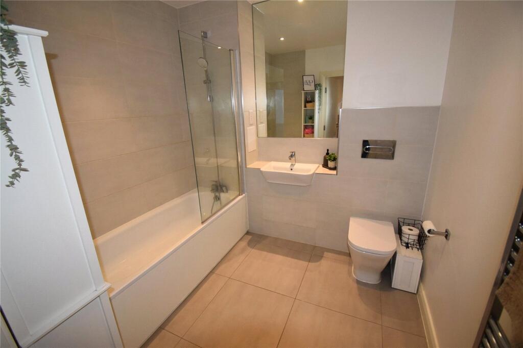 Apartment in Southall - View 5
