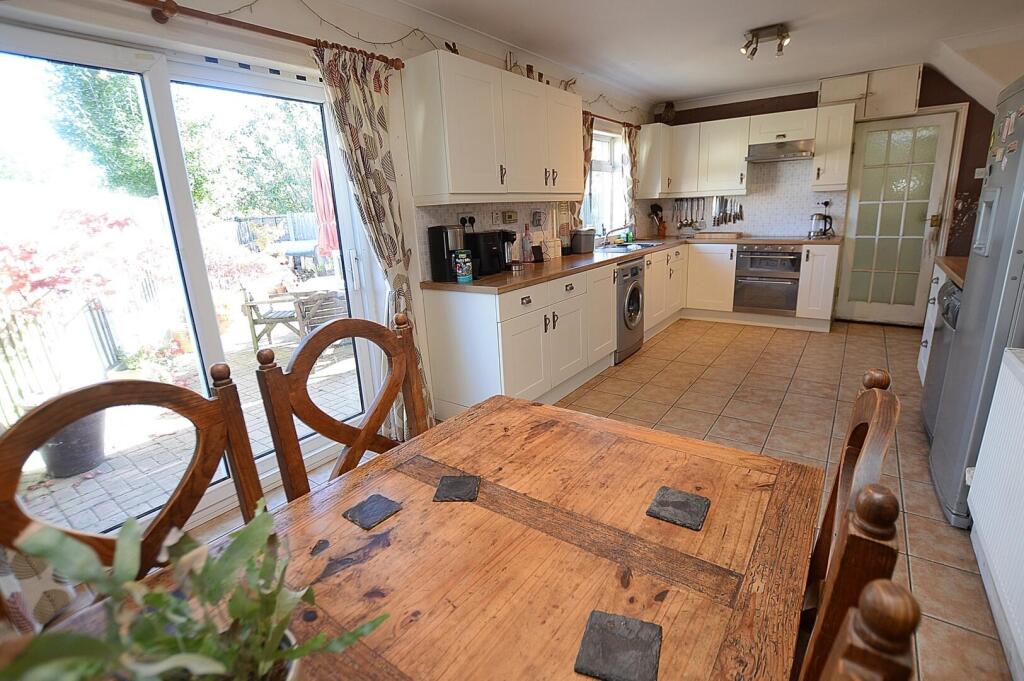 19 Castle View, Walcott photo 2
