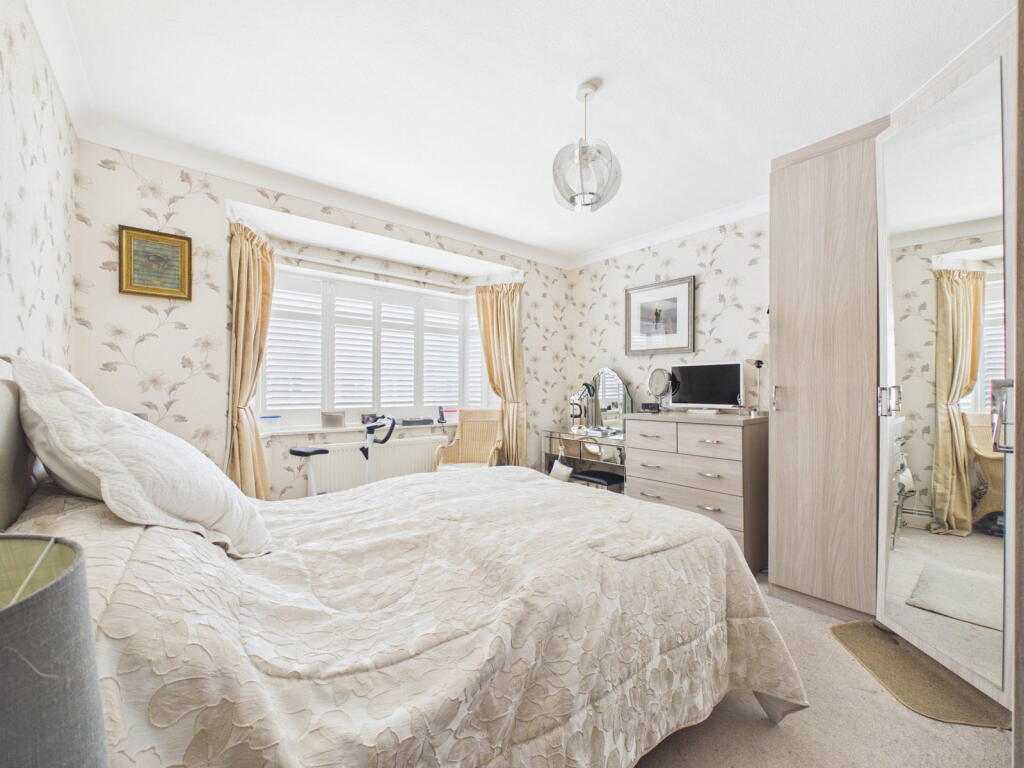 Hurst Avenue, Worthing, BN11 photo 5