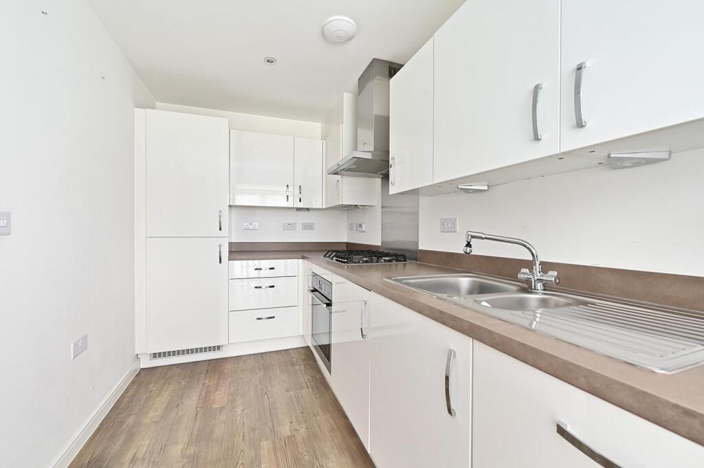 House in Basingstoke and Deane, The Fairways, Kempshott Park - View 3