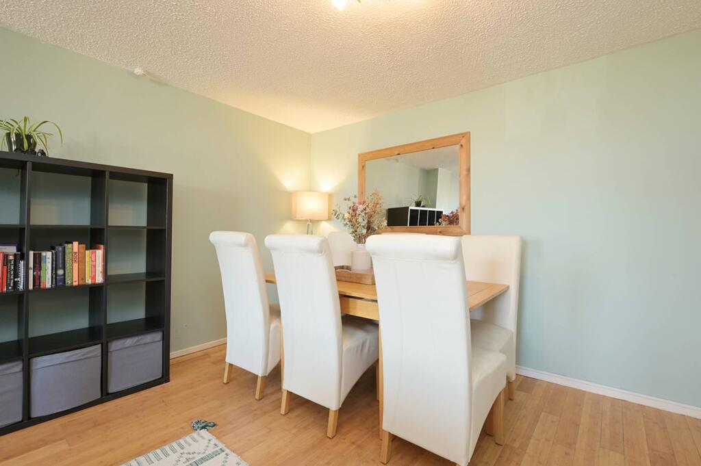Apartment in Edinburgh, The Shore, Leith - More