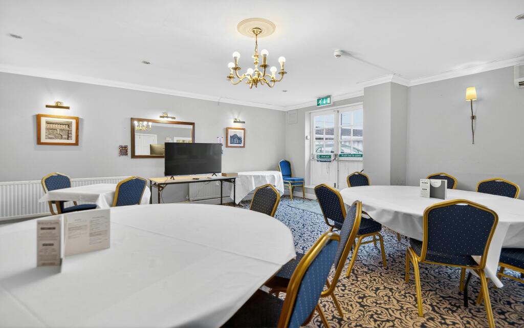 8685238-interior01.jpg