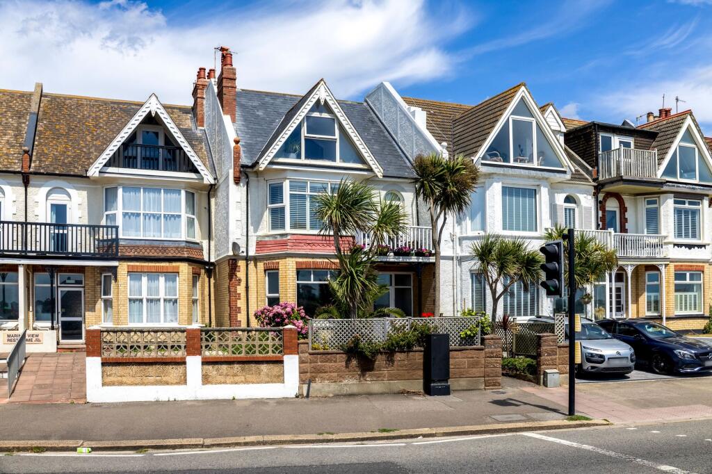 2-bed flat on Kingsway, Hove, BN3, £400,000
