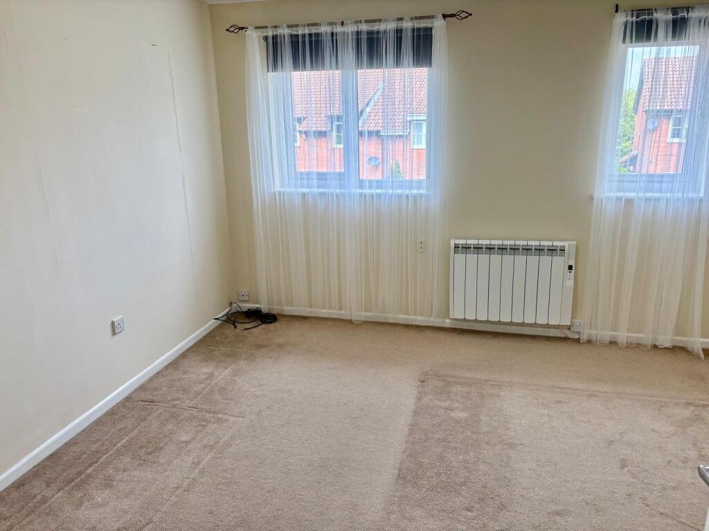 House in Southampton - More