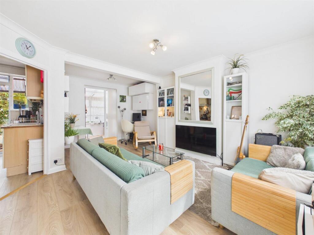 House in London - View 2