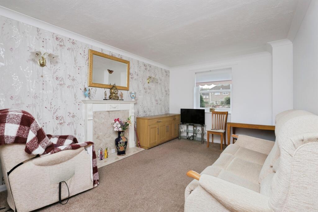 Apartment in Eastbourne, East Sussex - View 2