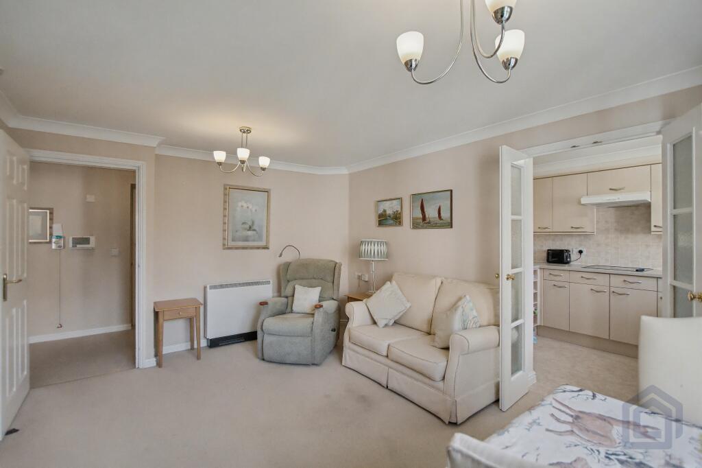 Flat 46, Nelson Court
Glen View, Gravesend, DA12 1PL photo 3