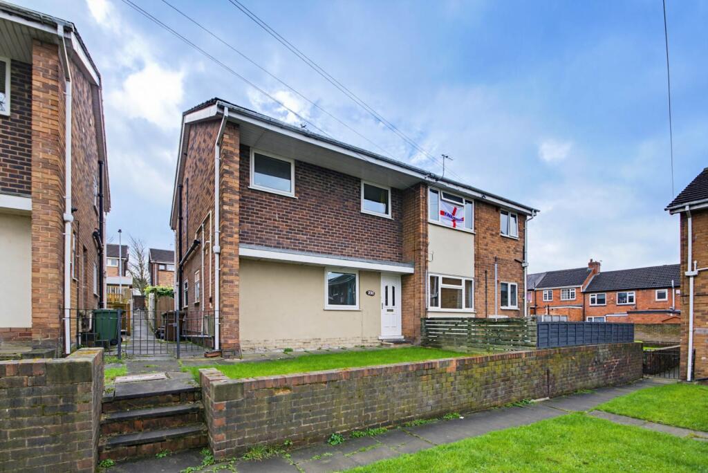 Main image of property: 230 Lisheen Avenue, Glasshoughton, Castleford, West Yorkshire, WF10 4NB
