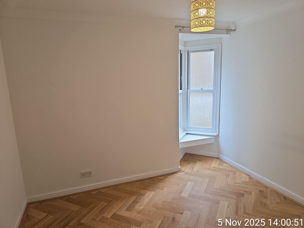 Apartment in Rochester, Kent - More