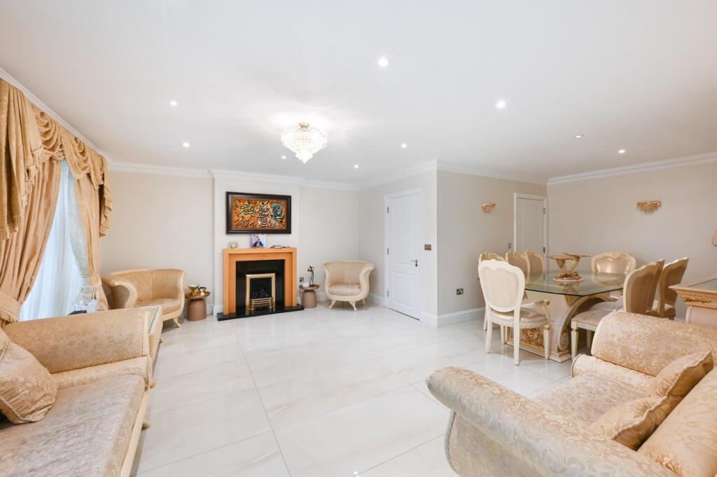 House in Reigate and Banstead, Nork - View 5