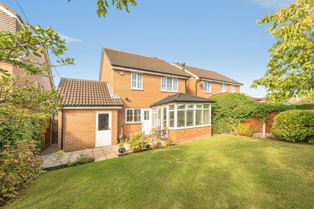 House in Leeds, Gildersome - View 2