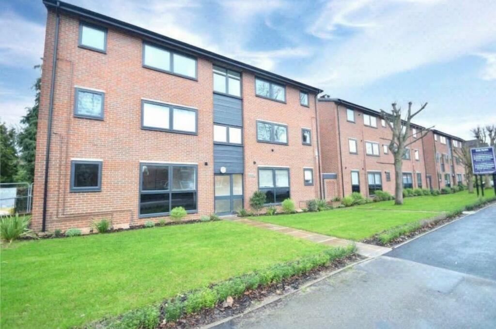 Apartment in Slough - More