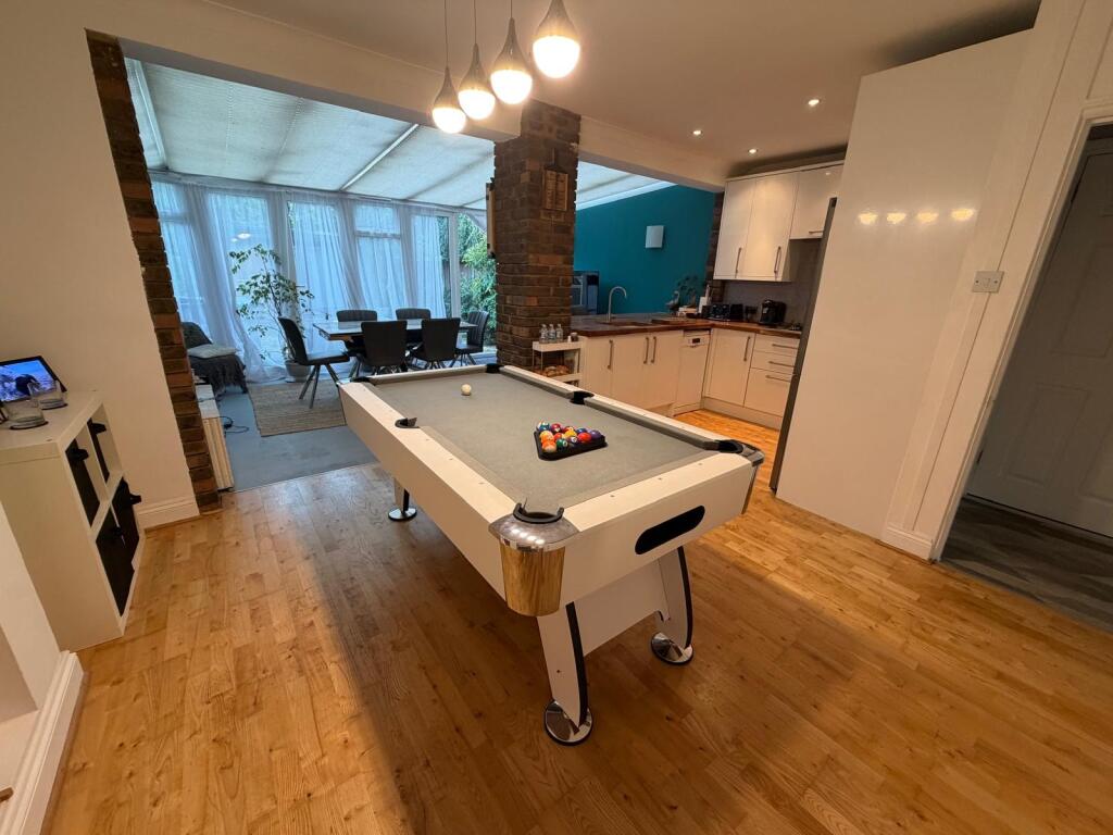 Main image of property: Napsbury Avenue, London Colney, AL2