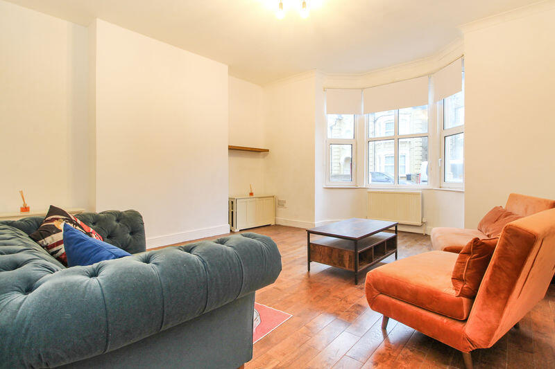 Chaucer Road, Bedford, MK40 photo 2