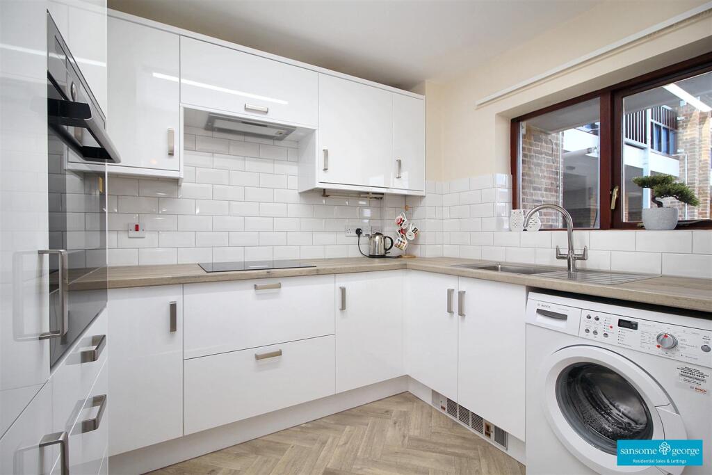Apartment in Reading - View 4
