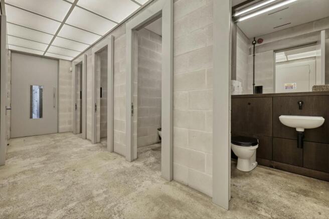 Laszlo WC's