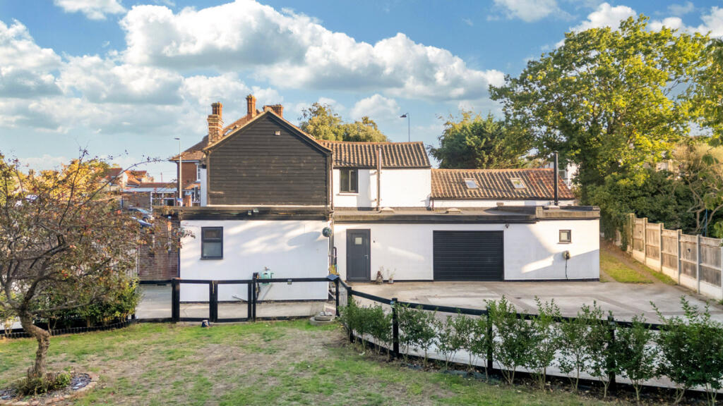 Main image of property: Beccles Road, Lowestoft, NR33