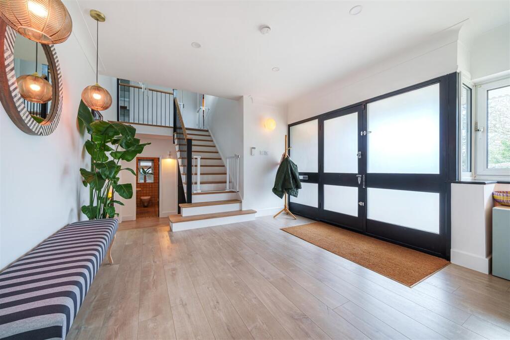 House in London - View 3