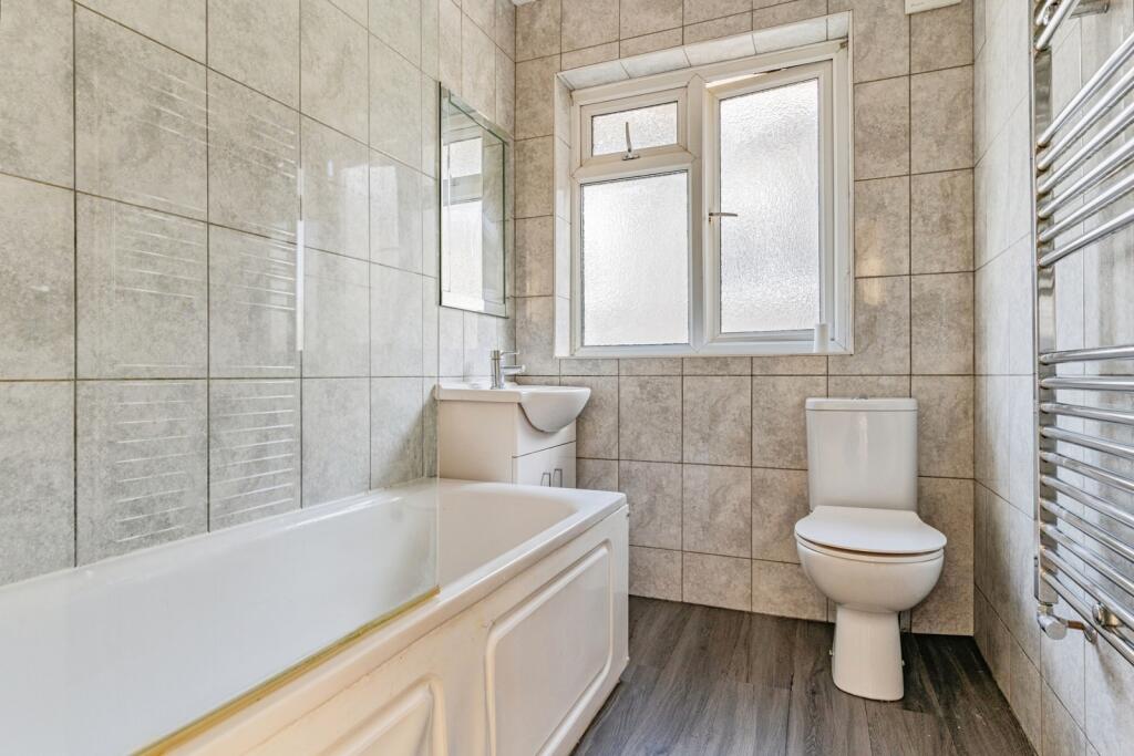Apartment in Bromley - View 4