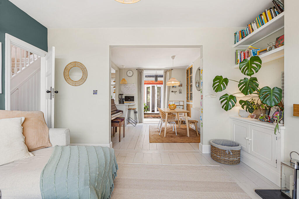 House in Teignbridge, Teignmouth - More