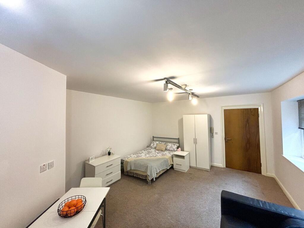Studio flat for rent