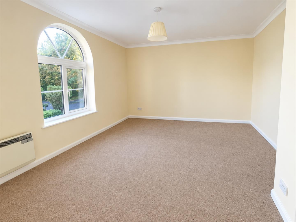 Apartment in Hemel Hempstead - View 3