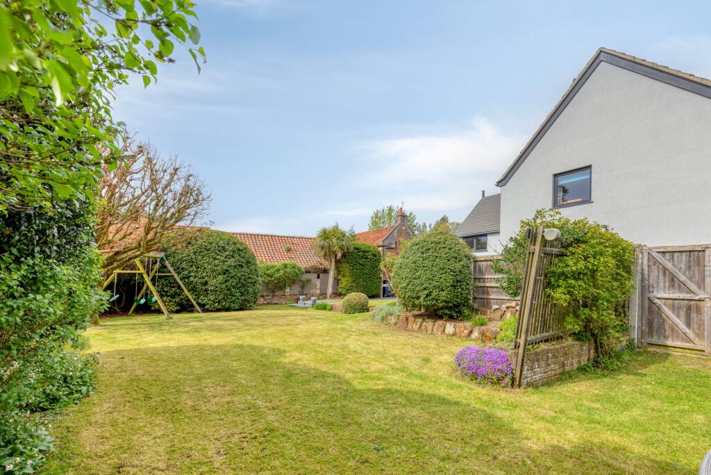 Detached Versatile Family Home  in North Wootton photo 4