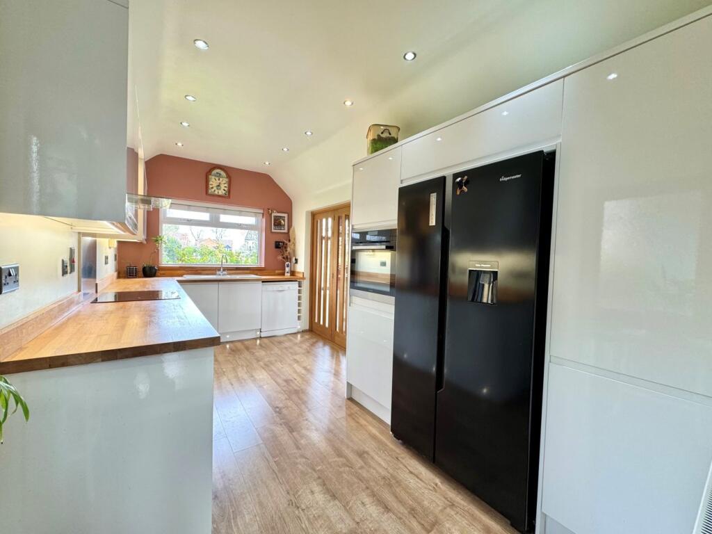 Parnham Close, Nether Broughton photo 3