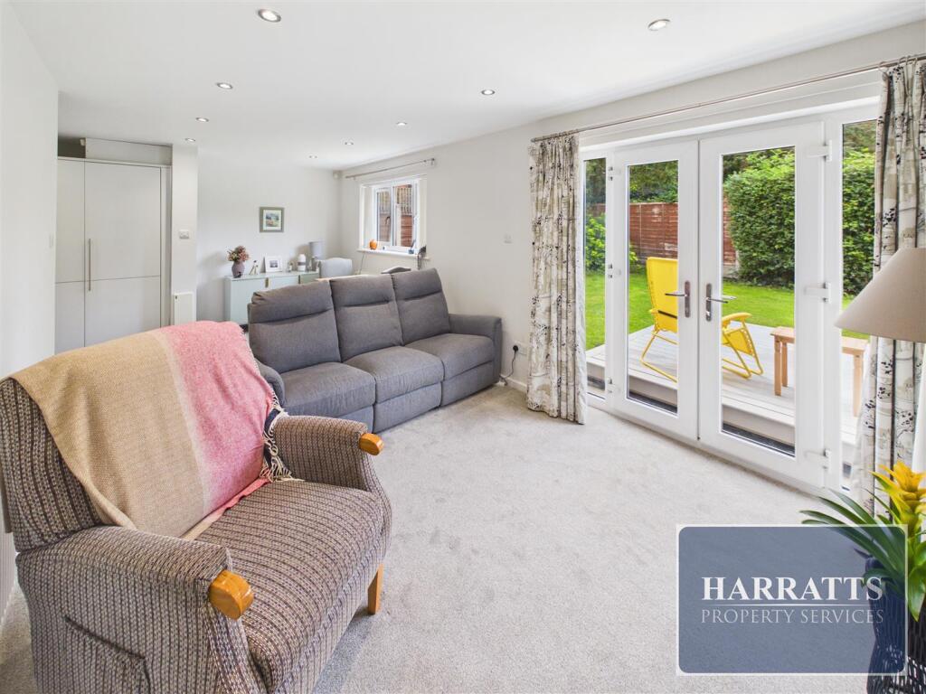 House in Stockport, Heaviley, Cale Green - View 3