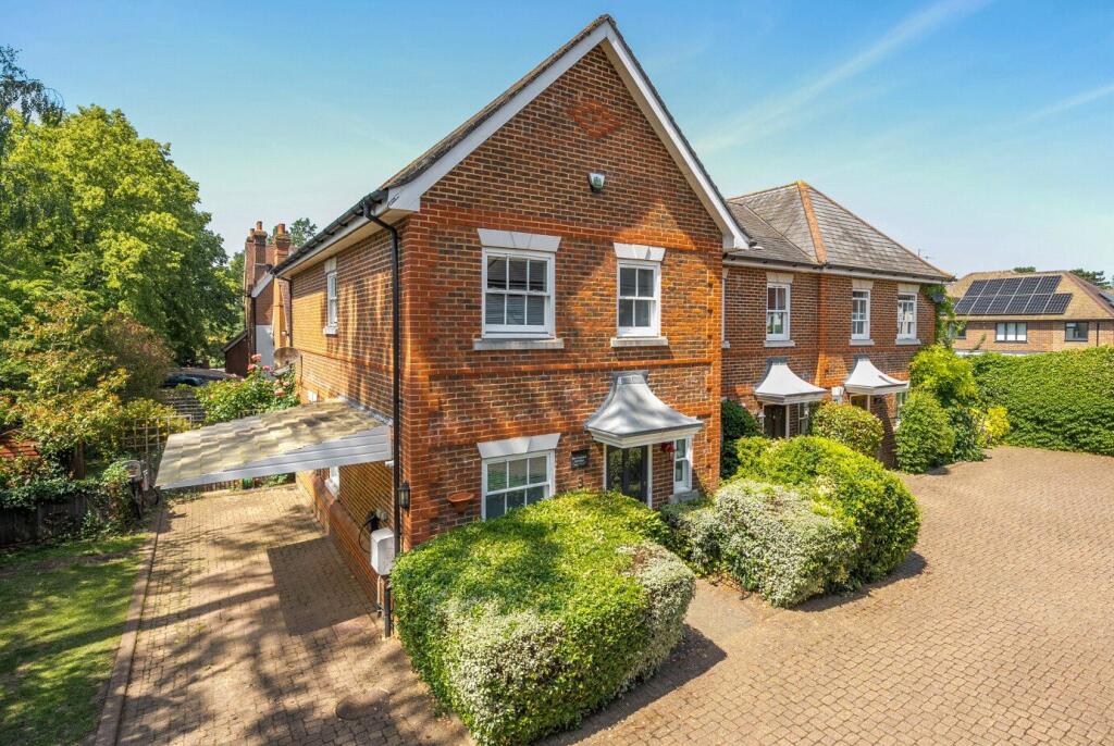Main image of property: Elmdon Place, Guildford, GU1