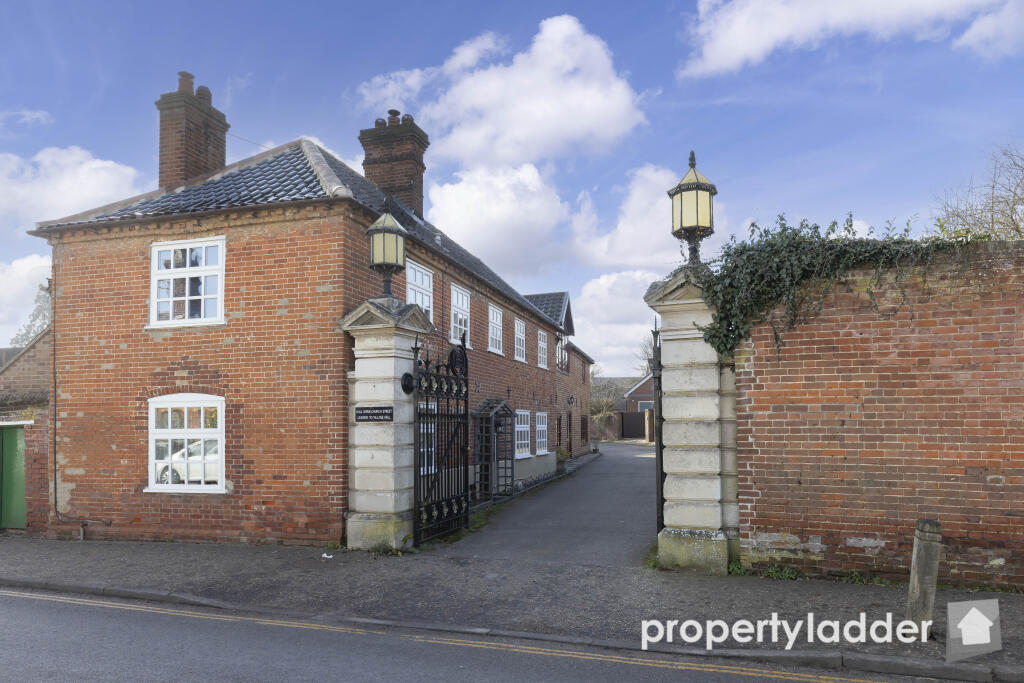 Hall Drive, OLD CATTON, Norfolk, NR6 photo 2