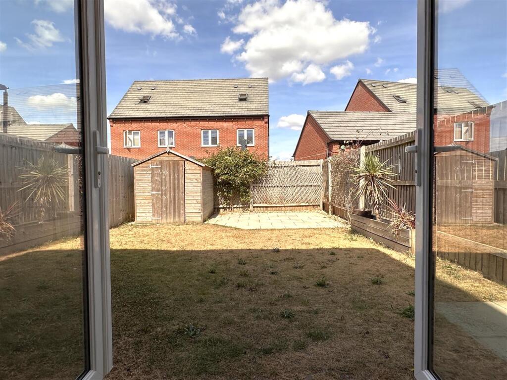 House in Newark, Middlebeck - More