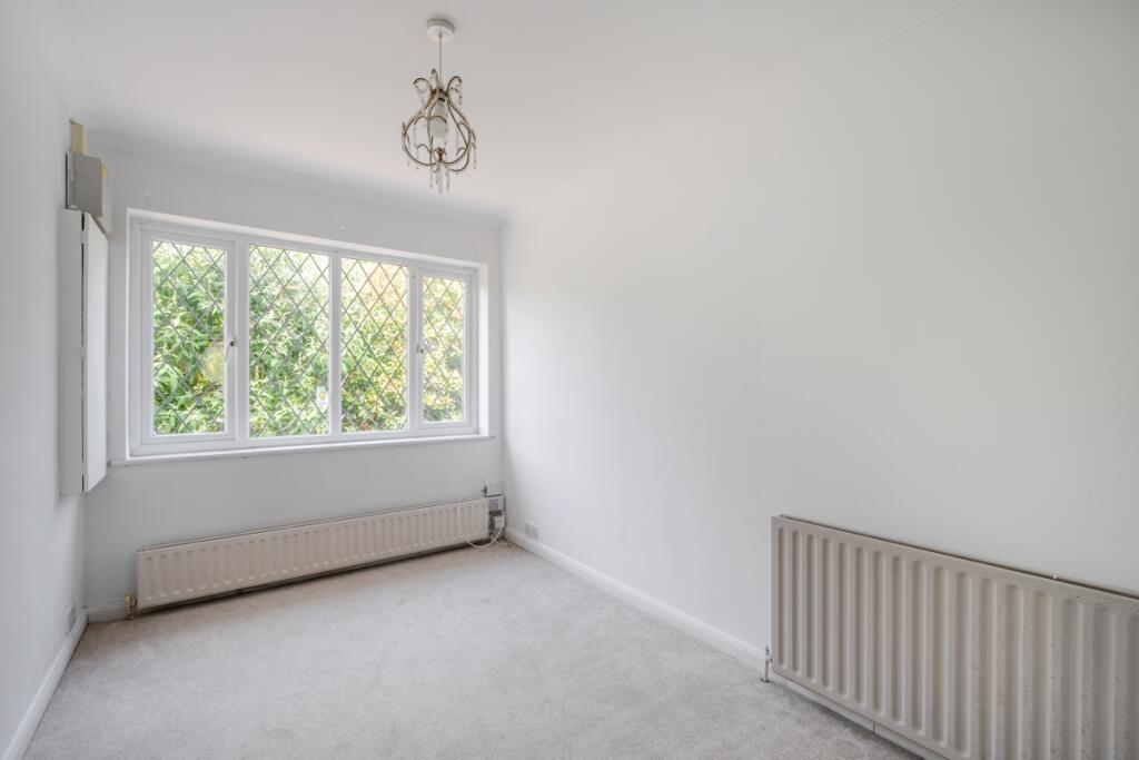 House in Tandridge, Caterham Valley - More