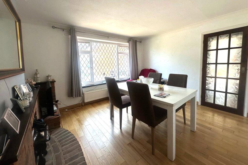 House in Blackwater, Darby Green, Yateley - View 4