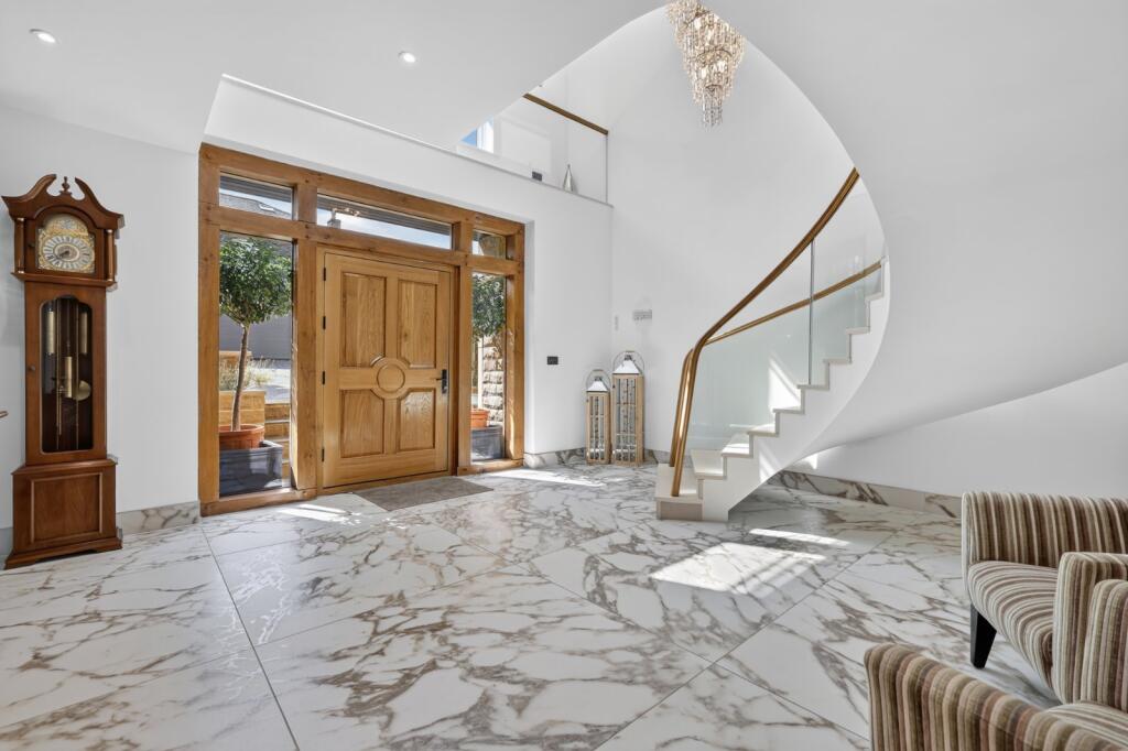 House in Leeds, West Yorkshire - View 4