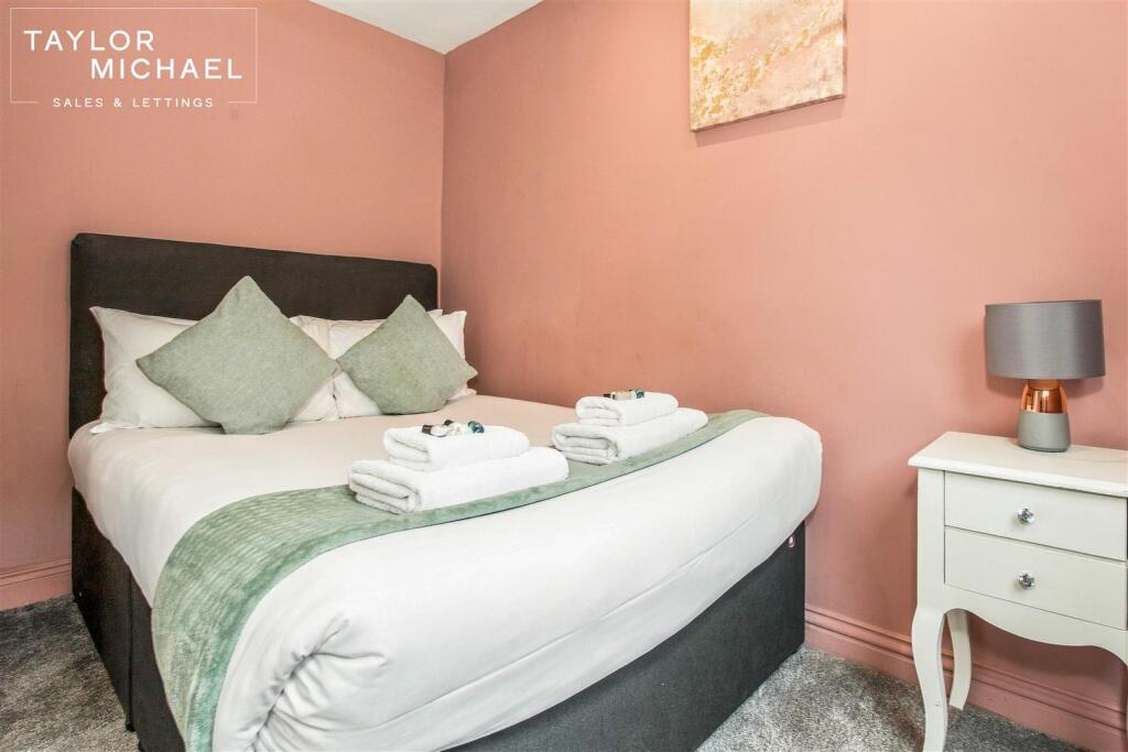 4 bedroom terraced house for rent