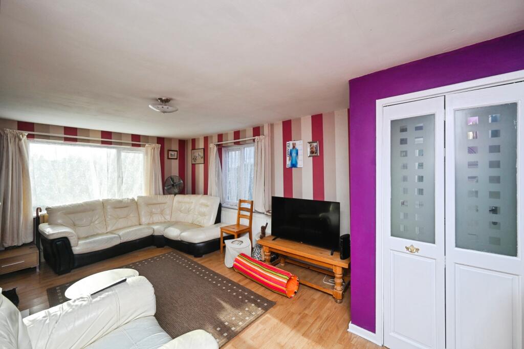 Derwent Drive, Alfreton, DE55 photo 4