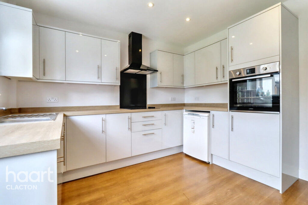 Colchester Road, Clacton-On-Sea photo 4
