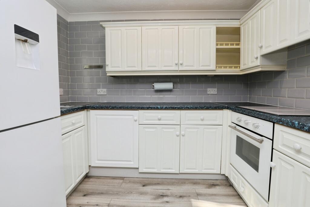 Apartment in Sefton, Aintree, Aintree Village - More